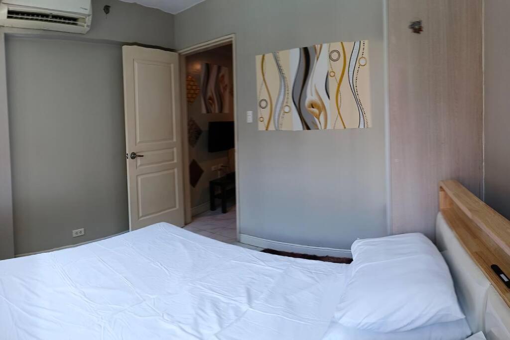 Monarch Parksuites - Balmoral Place Paranaque City Luaran gambar